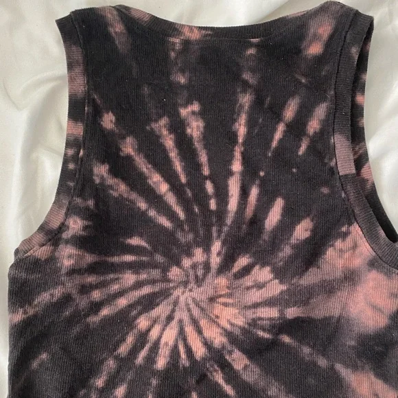 high neck cropped tank top from Hollister - Picture 4 of 4